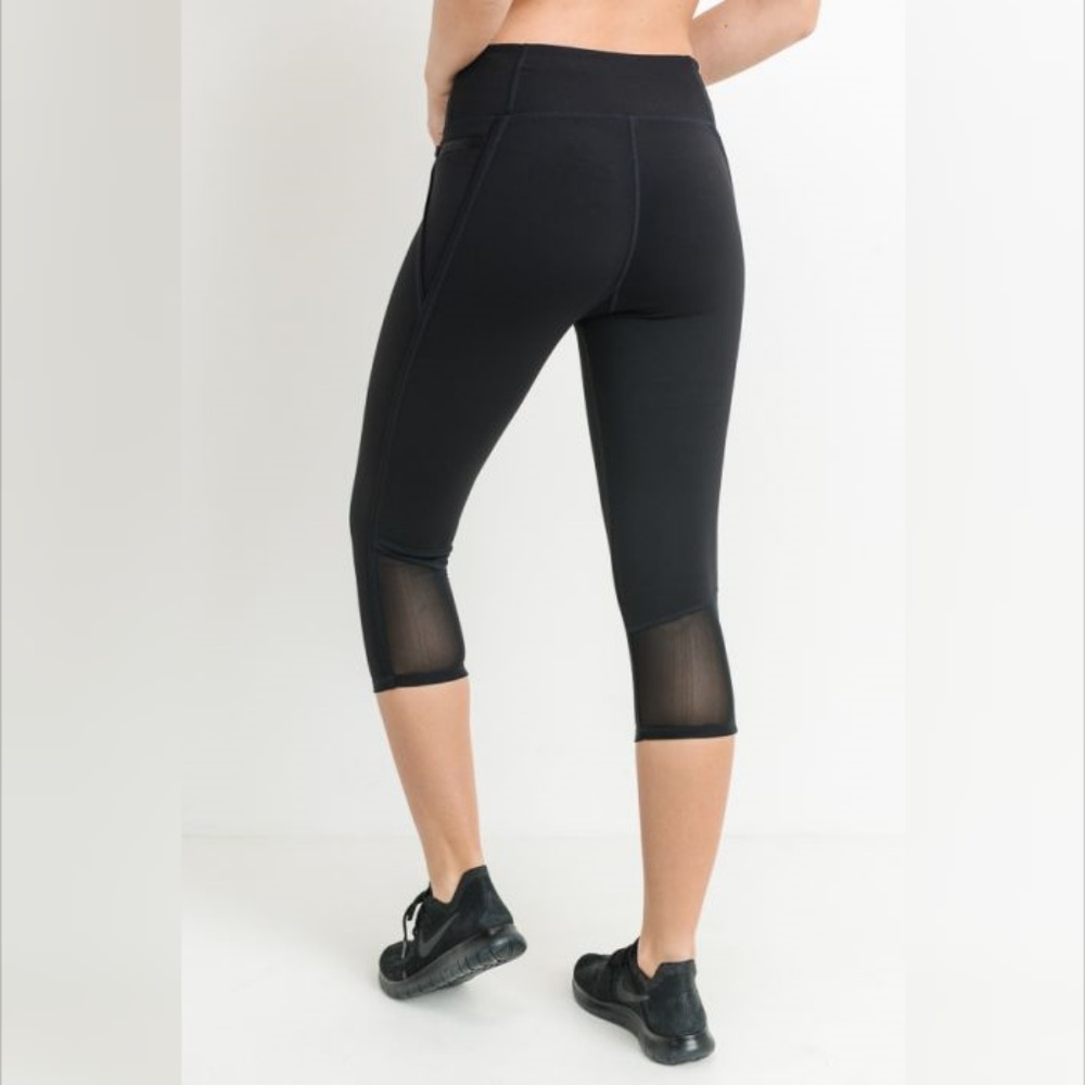 Capri Leggings with Zippered Pockets and Mesh Back - Picture 5 of 6